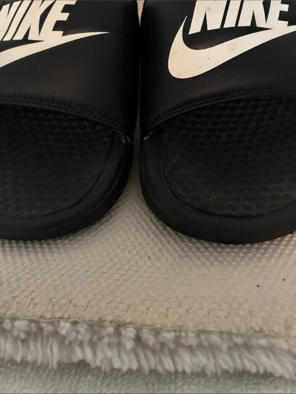 Nike Black Benassi Slide Sandals with White Logo Swoosh style:343880-090